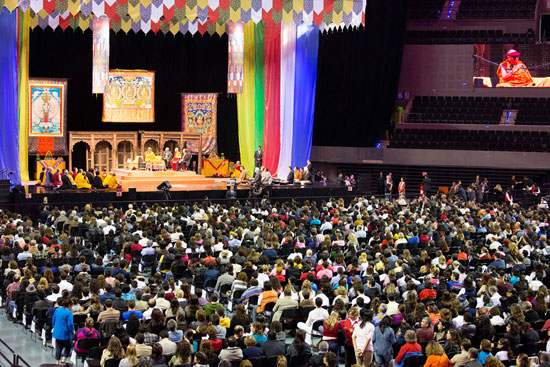 12日，達賴喇嘛尊者開始為當地佛教信徒講授寂天菩薩的「入菩薩行論」