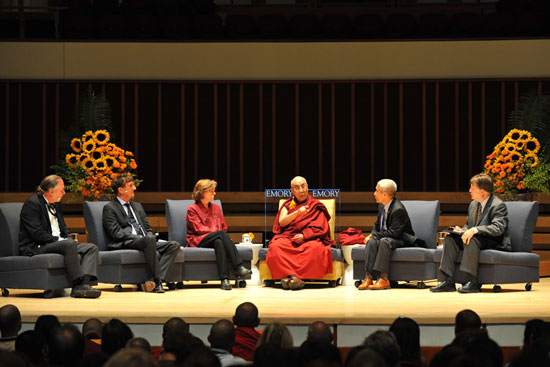 星期三下午，達賴喇嘛尊者與四位哲學教授公開探討「世俗倫理」的價值取向