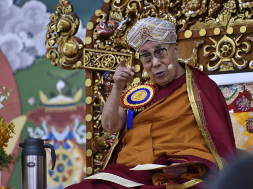 达赖喇嘛尊者在向信众讲授宗喀巴大师所著的《缘起赞》 2017年12月21日 照片/Tenzin Phende/DIIR