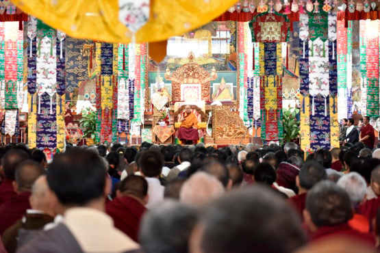 达赖喇嘛尊者接见来朝圣和拜见尊者的境内藏人