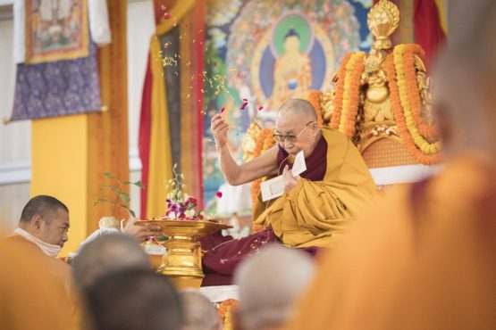 达赖喇嘛尊者在向3萬多名藏人，蒙古人和西方信徒傳授《千手千眼观世音菩萨灌顶 》 2018年1月15日 照片/OHHDL