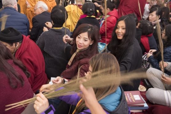 接受达赖喇嘛尊者傳授《千手千眼观世音菩萨灌顶》的各国信众 2018年1月15日 照片/OHHDL