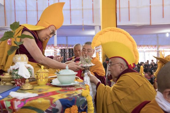 朗杰寺堪布在向达赖喇嘛尊者供奉曼扎 2018年1月16日 照片/Manuel Bauer