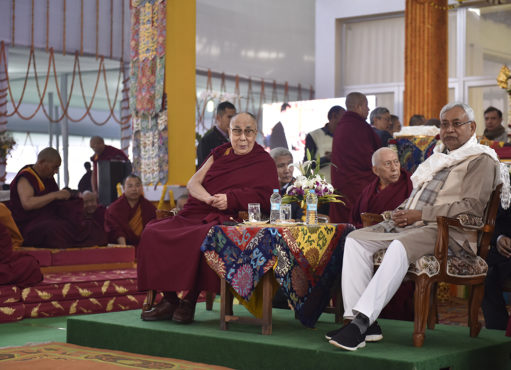 达赖喇嘛尊者与比哈尔邦首席部长尼蒂什·库马尔在仪式上 照片/Tenzin Jigme/DIIR