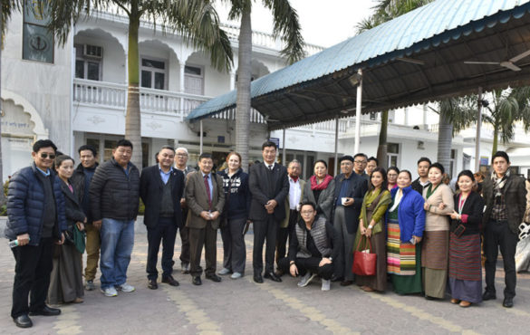 参加为特里卡博士超度祈福法会的司政洛桑森格和藏人行政中央公务员 照片//Tenzin Phende/ DIIR