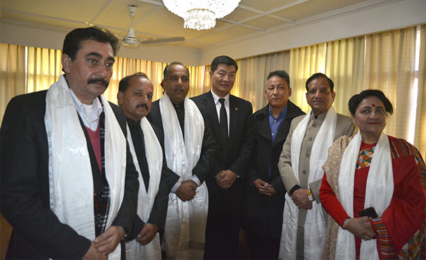 司政洛桑森格与喜瑪偕尔邦新任首席部長和各部门部长合影 2018年1月9日 照片/Tenzin Phende/DIIR