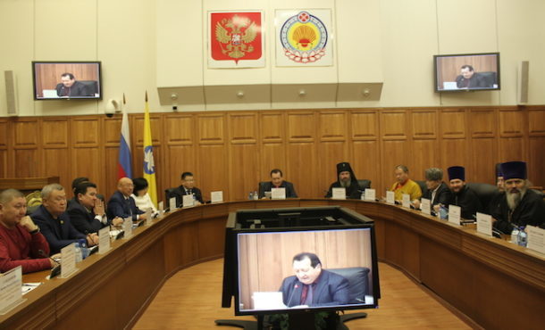 藏人行政中央驻莫斯科办事处代表戴洛仁波切与卡尔梅克共和国宗教领袖们在年度宗教首脑会议上