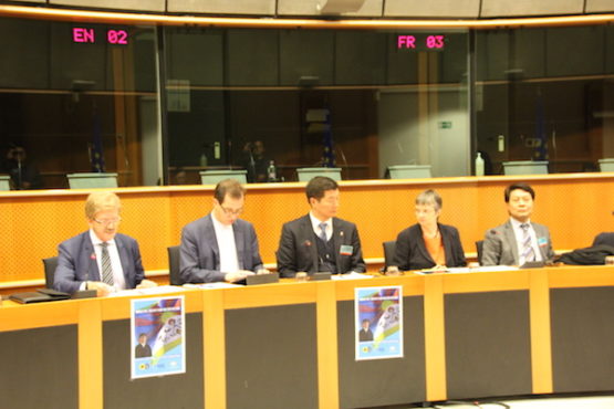 司政洛桑森格在欧洲议会上讲述“中间道路”政策