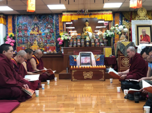 在藏人行政中央驻台湾办事处内举行的超度祈福法会