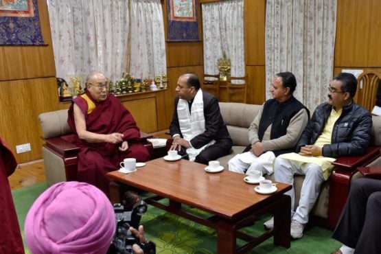 印度喜马偕尔邦首席部长贾兰姆·塔库尔先生与达赖喇嘛尊者在会谈 2018年2月1日  照片/OHHDL