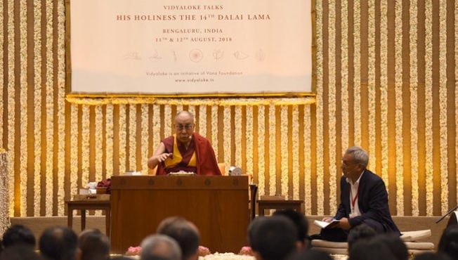 达赖喇嘛尊者在印南班加罗尔市发表“现代世界中的印度智慧”为主题的演讲  2018年8月12日   照片/Tenzin Phende/DIIR