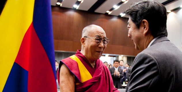 日本前首相、自民黨議員安倍晉三歡迎達賴喇嘛尊者蒞臨國會參議院議員會館