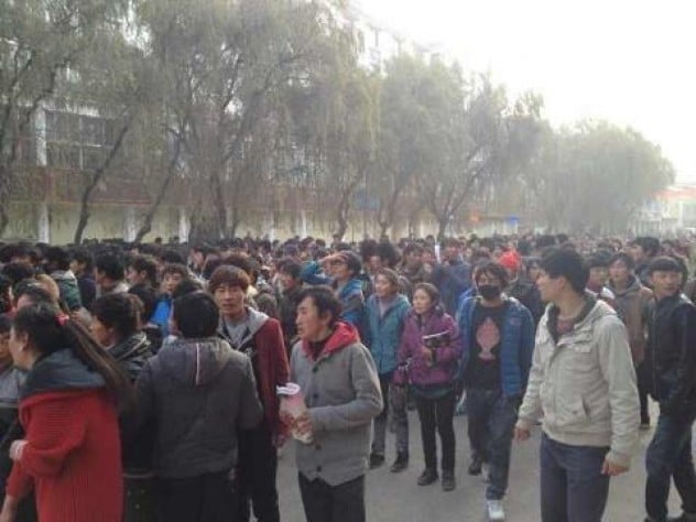西藏恰卜恰數千名學生舉行示威遊行抗議中共暴政