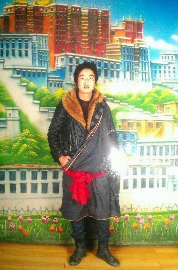 25歲的藏人旺青諾佈在剛查寺附近自焚。他在自焚時呼喊“西藏要自由、達賴喇嘛返回西藏、釋放班禪喇嘛等”。