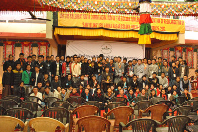 在印度新德里召开的西藏大学生会议与会者