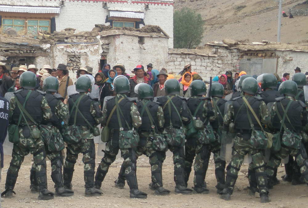 2010年5月21日，西藏日喀则地区南木林县索金乡藏人民众（有关采矿的旧照片）