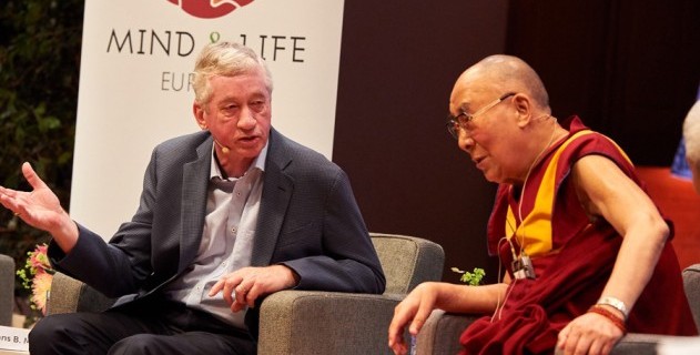 Frans B. M. de Waal 教授在向達賴喇嘛尊者介紹她演講的內容 2016年9月9 日 照片/奧利維爾·亞當