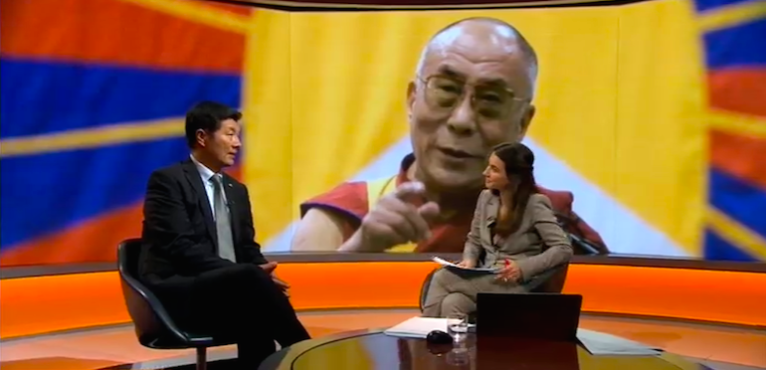 藏人行政中央司政洛桑森格在接受BBC記者哈基姆的專訪