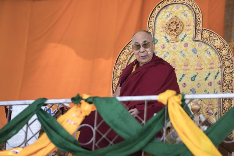 达赖喇嘛尊者向拉达克西藏儿童村师生发表讲话