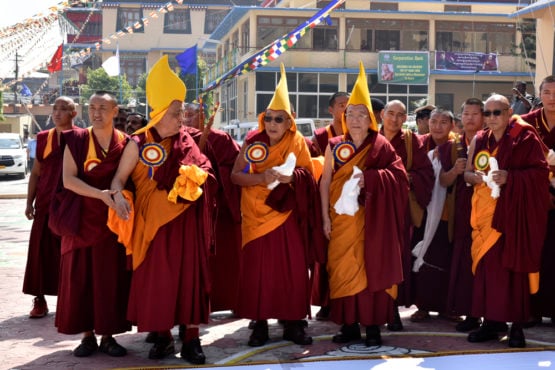 迎接达赖喇嘛尊者驾临的色拉寺高僧大德 2017年12月19日 照片/Tenzin Phende/DIIR