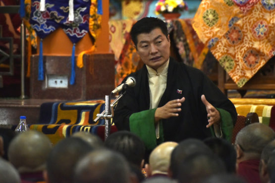 藏人行政中央司政向民众发表演讲  贝拉库佩朗卓林宁玛寺年度毕业的学生   照片/Tenzin Phende/DIIR