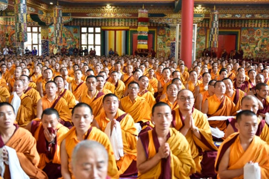印南拉库佩朗卓林宁玛寺年度毕业典礼上聆听尊者的教言