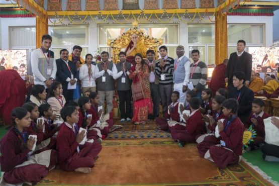 达赖喇嘛尊者与那烂陀什克沙佛教团体的学生