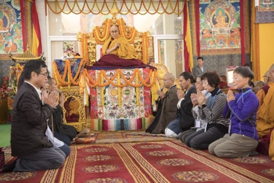 日本佛教徒在达赖喇嘛尊者法座前以日语念诵《心经》 2018年1月15日 照片/OHHDL