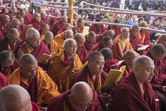 聆听达赖喇嘛尊者传授佛法的僧众 2018年1月15日 照片/OHHDL