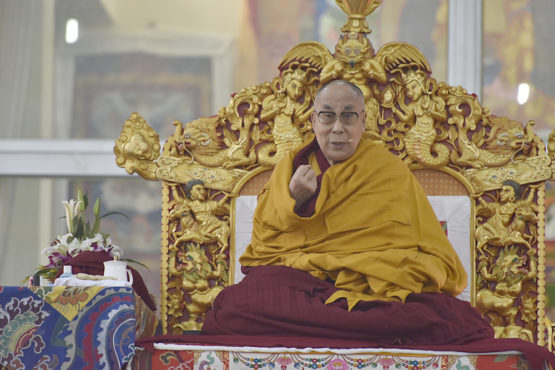 达赖喇嘛尊者在菩提伽耶向信众传授佛法  照片/Tenzin Jigme/DIIR