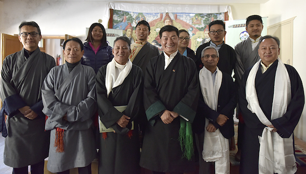 藏人行政中央司政洛桑森格和财政部长等在仪式上合影 照片//Tenzin Phende/ DIIR