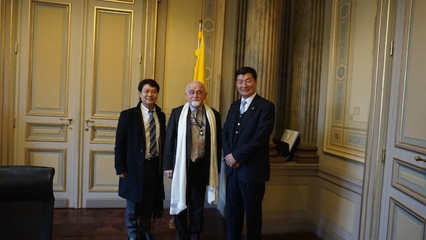 司政洛桑森格和藏人行政中央驻布鲁塞尔办事处代表扎西平措先生一同会见了佛兰德议会议长扬·彼得·珀曼斯