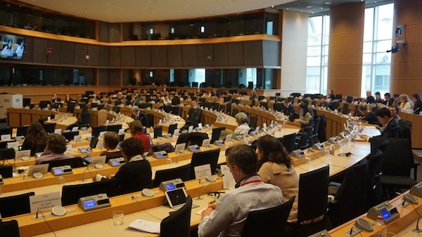 司政洛桑森格在欧洲议会介绍西藏人权状况