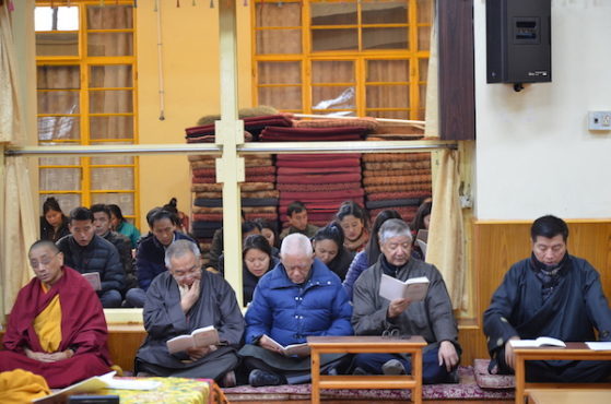 参加祈福法会上的藏人行政中央各部门部长   照片／Jayang Tsering/DIIR