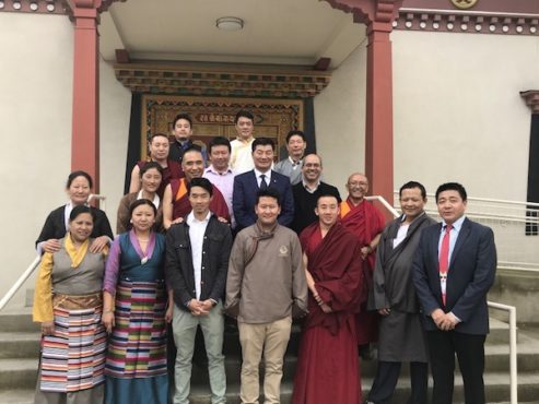 司政洛桑森格亞特蘭大流亡藏人社区代表和哲蚌洛色林佛学中心代表合影