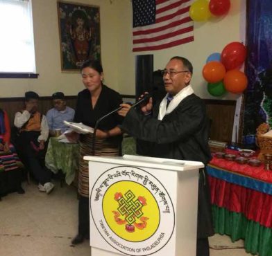 藏人行政中央驻北美办事处代表欧珠次仁在美国费城周末藏语学校成立7周年校庆典礼上致辞