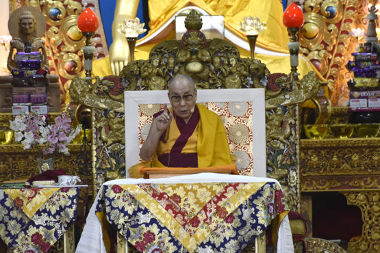 达赖喇嘛尊者在向藏人青年开示佛法 2018年6月6日 照片/Tenzin Phende/DIIR