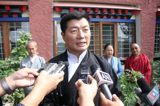 藏人行政中央司政洛桑森格在印度独立日当天接受媒体采访   2018年8月15日  照片/Tenzin Jigme/DIIR