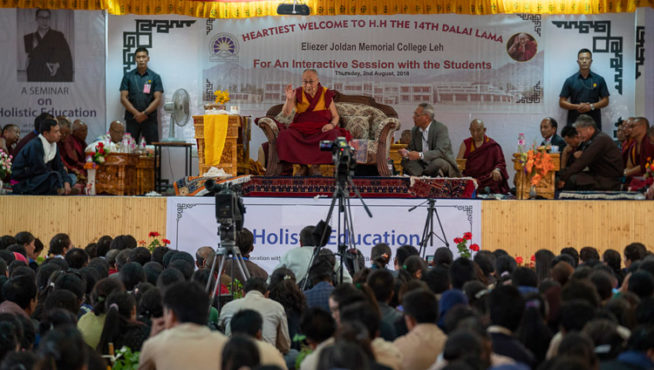 达赖喇嘛尊者在拉达克列城的埃利泽·乔丹纪念学院发表讲话 2018年8月2日 照片/ Tenzin Choejor/OHHDL