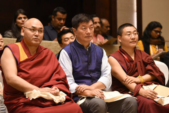 西藏人民议会议长和藏人行政中央司政在聆听尊者的演讲   2018年8月11日   照片/Tenzin Phende/DIIR
