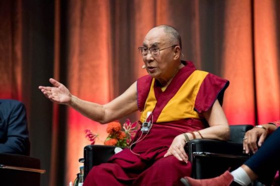 达赖喇嘛尊者在德国黑森州达姆施塔特市达姆施塔特市国会中心与诺贝尔和平奖得主讨论非暴力 2018年9月19日 照片/ Manuel Bauer