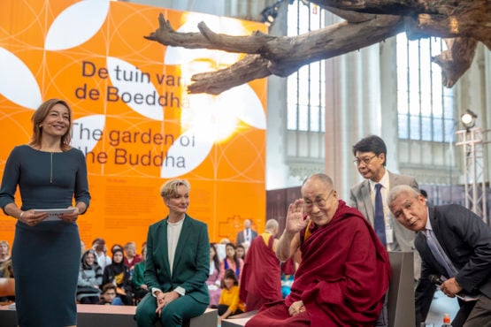 达赖喇嘛尊者在阿姆斯特丹新教会举办的佛陀本身故事展览会上发表讲话 2018年9月15日 照片/ 驻布鲁塞尔办事处