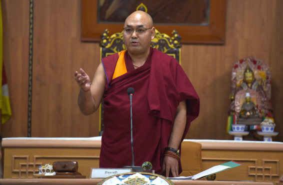西藏人民议会议长堪布索朗丹培在致开幕辞 2018年9月18日 照片/Tenzin Phende/DIIR