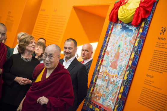 达赖喇嘛尊者在参观阿姆斯特丹新教会举办的佛陀本身故事展览 2018年9月15日 照片/ 驻布鲁塞尔办事处