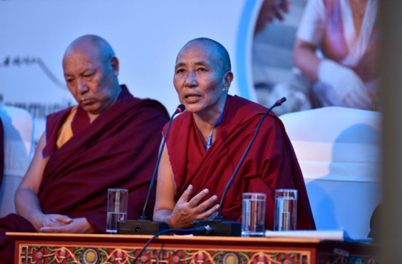 西藏尼师项目中央执行委员洛桑德钦尼师在“5.50”论坛上发言   照片/Tenzin Jigme/DIIR