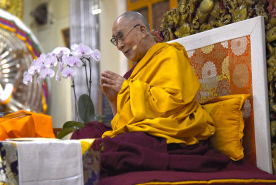达赖喇嘛尊者在大乘法苑向数千信众开示佛法   208年10月3日  照片/Tenzin Phende/DIIR