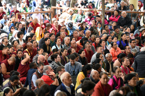 聆听达赖喇嘛尊者开示佛法的各方信众     208年10月3日  照片/Tenzin Phende/DIIR