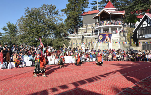 西藏戏剧与表演艺术学院在表演西藏传统戏剧   2018年10月15日  照片/Tenzin Phende/DIIR