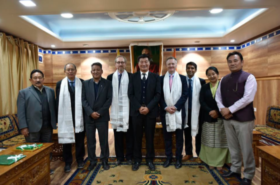 藏人行政中央司政洛桑森格與美國國會工作人員代表團合影 2018年10月22日 照片/ Tenzin Jigme / DIIR/CTA