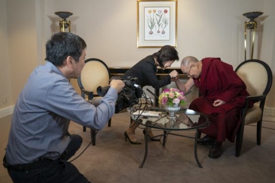 达赖喇嘛尊者在接受日本广播协会樱井良子女士的采访  2018年11月13日  照片Tenzin Choejor/OHHDL